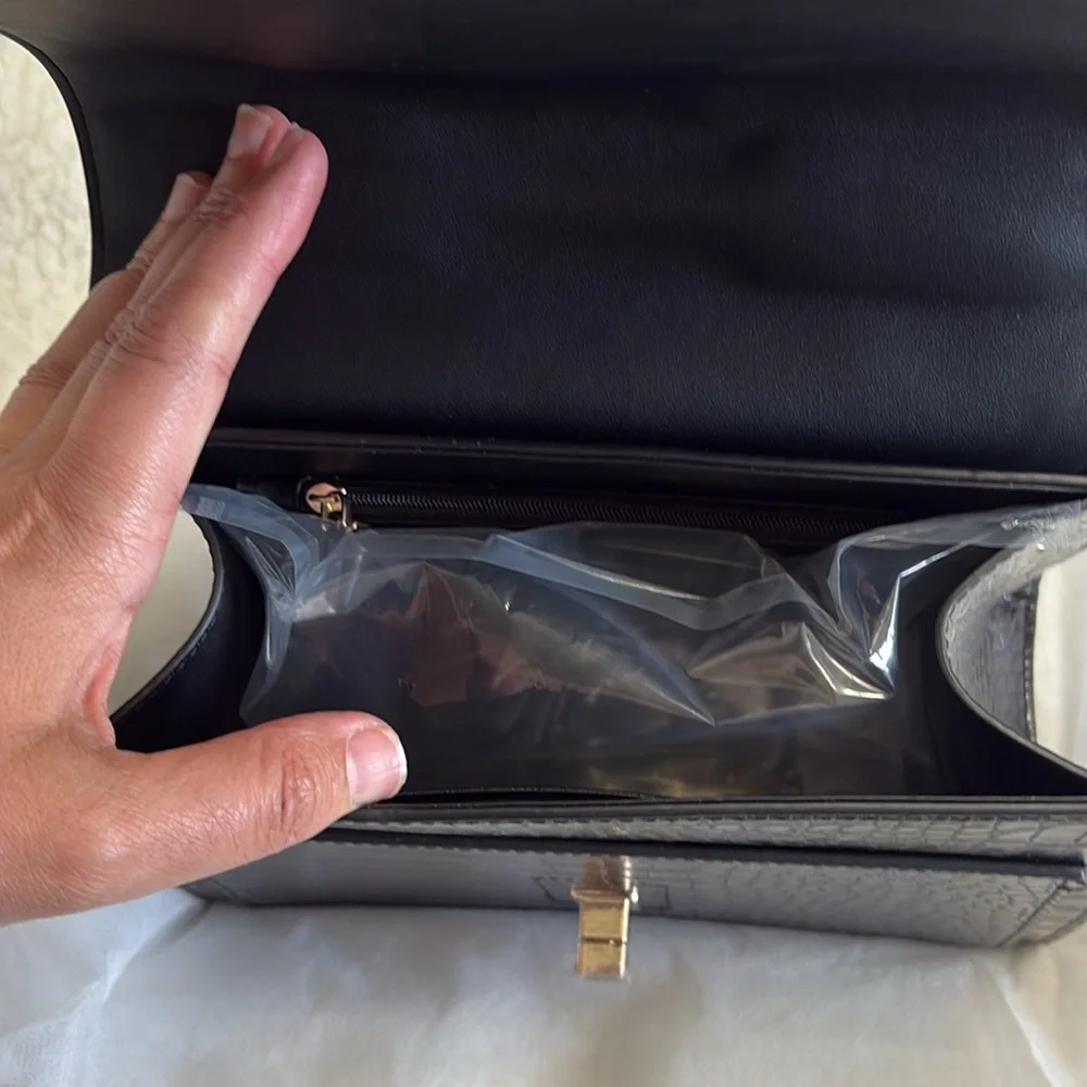 Charlotte Reid Black Handbag - Picture 6 of 14